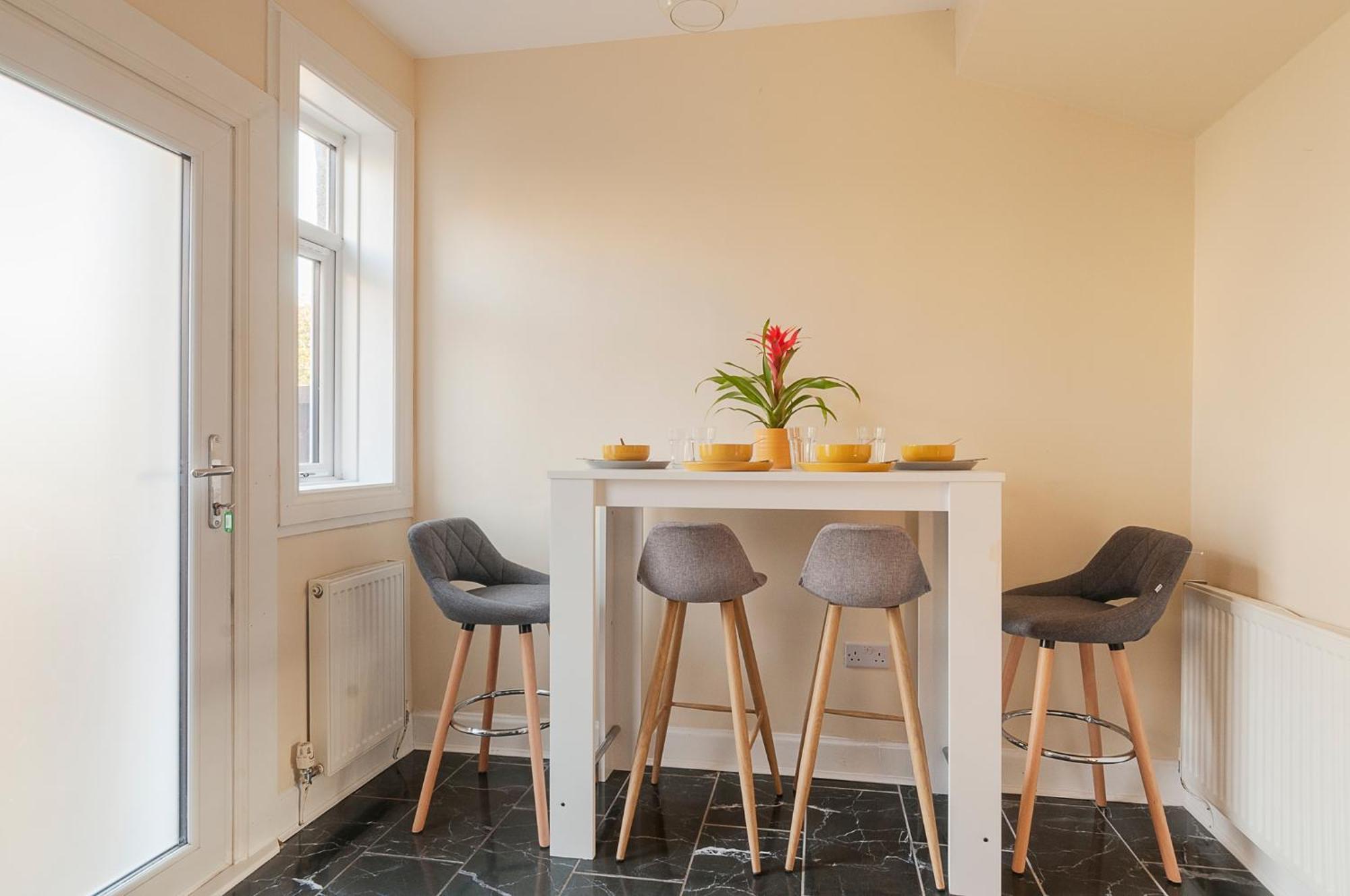 2 Bed Property, Sleeps 5, Free Parking, Near City Centre Эдинбург Экстерьер фото